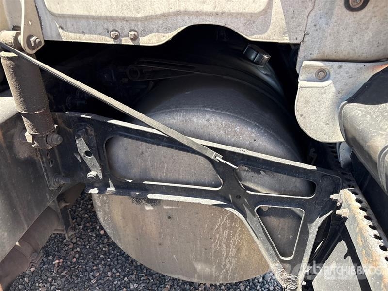 Freightliner Cascadia 126 6x4 T/A Sleeper Truck Tractor وحدات الجر