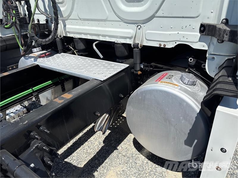 Freightliner Cascadia 126 6x4 T/A Sleeper Truck Tractor 트랙터 유닛
