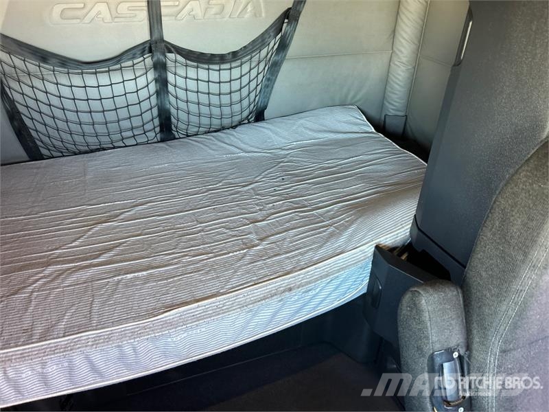 Freightliner Cascadia 116 Sadulveokid