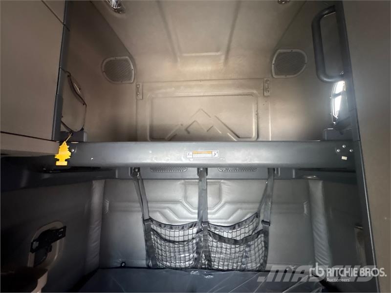 Freightliner Cascadia 125 6x4 T/A Sleeper Truck Tractor Vilcēji
