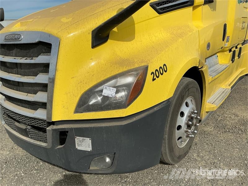 Freightliner Cascadia 126 6x4 T/A Sleeper Truck Tractor Vlačilci