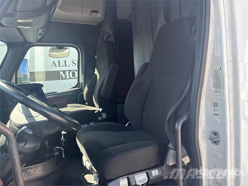 Freightliner Cascadia 126 6x4 T/A Sleeper Truck Tractor Sattelzugmaschinen