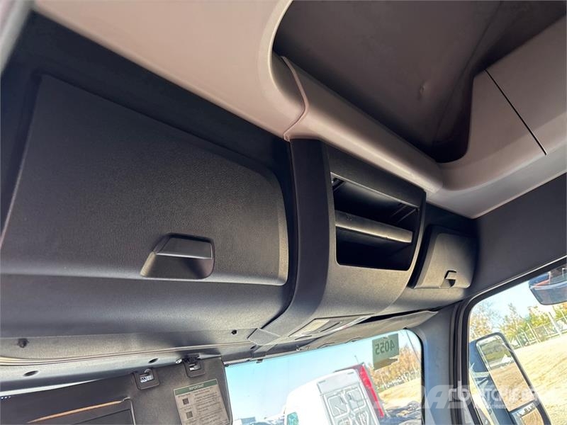 Freightliner Cascadia 126 6x4 T/A Sleeper Truck Tractor Седельные тягачи