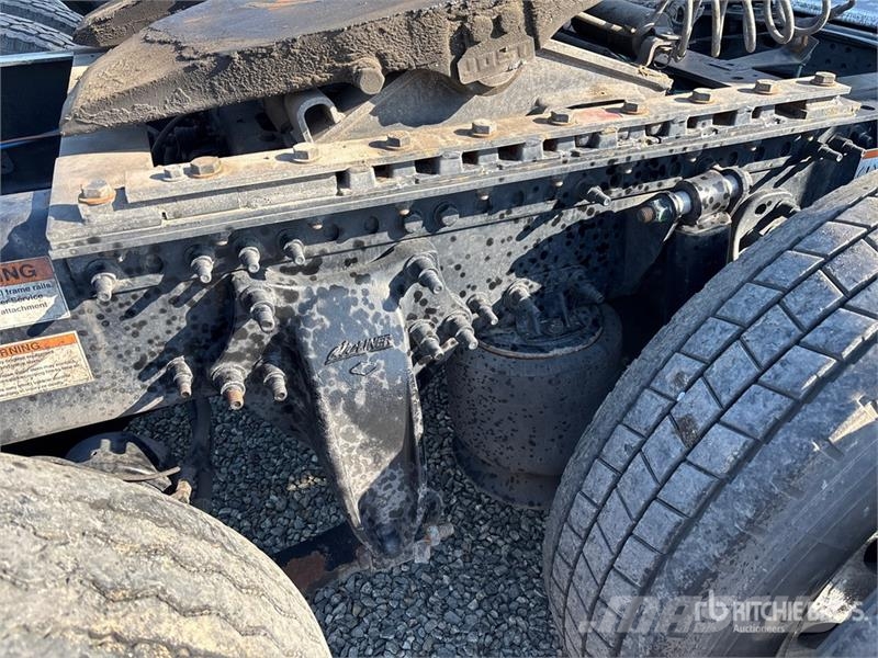 Freightliner Cascadia 126 6x4 T/A Sleeper Truck Tractor Cabezas tractoras
