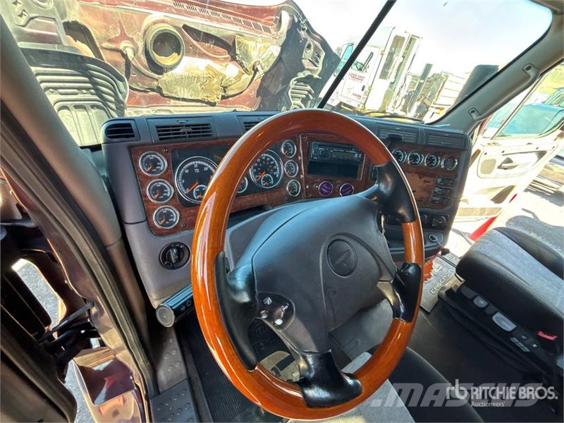 Freightliner Cascadia 125 6x4 T/A Sleeper Truck Tractor Tractor Units