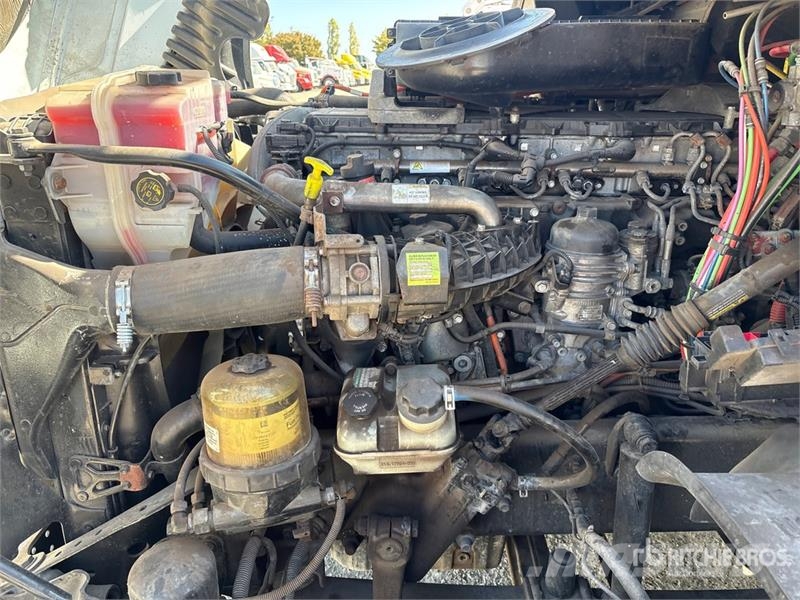 Freightliner Cascadia 125 6x4 Roll-Off Truck (Inoperable) شاحنات لوادر