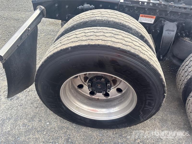 Freightliner Cascadia 126 6x4 T/A Sleeper Truck Tractor Motrici e Trattori Stradali