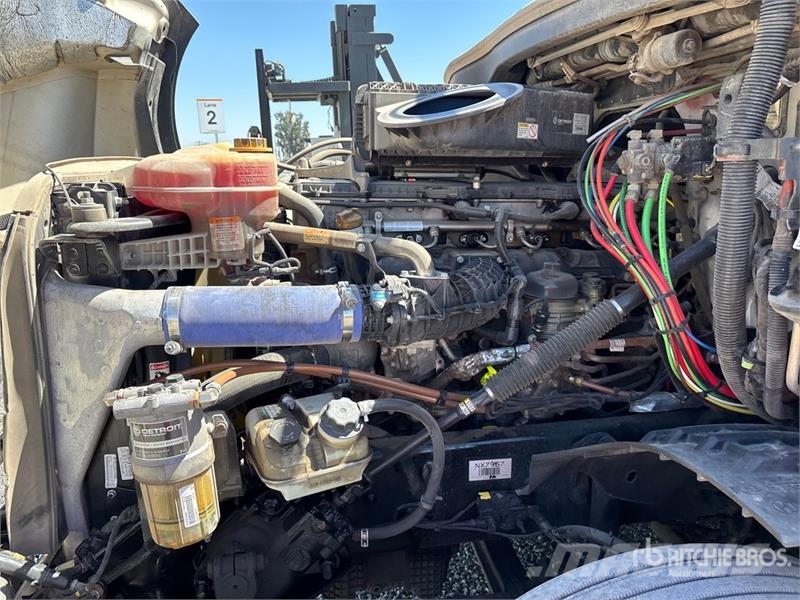 Freightliner Cascadia 126 6x4 T/A Sleeper Truck Tractor Motrici e Trattori Stradali