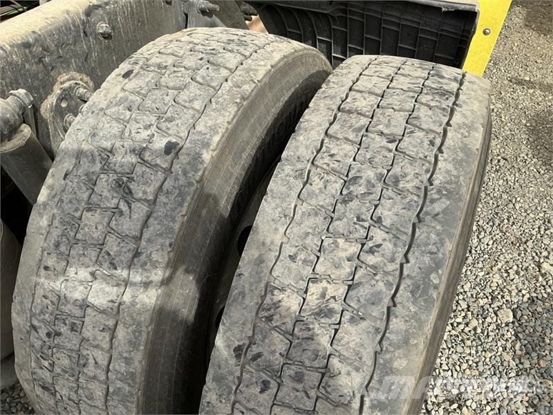 Freightliner Cascadia 126 6x4 T/A Sleeper Truck Tractor Vlačilci