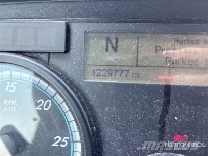 Freightliner Cascadia 125 6x4 T/A Sleeper Truck Tractor وحدات الجر