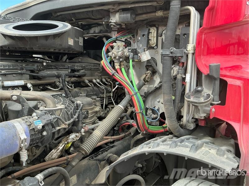 Freightliner Cascadia 126 6x4 T/A Sleeper Truck Tractor Тягачі