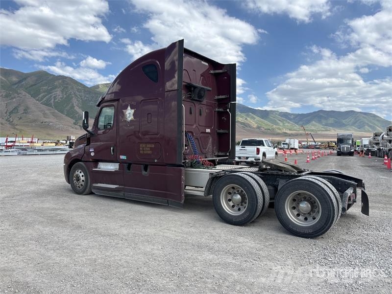 Freightliner Cascadia 126 6x4 T/A Sleeper Truck Tractor Motrici e Trattori Stradali
