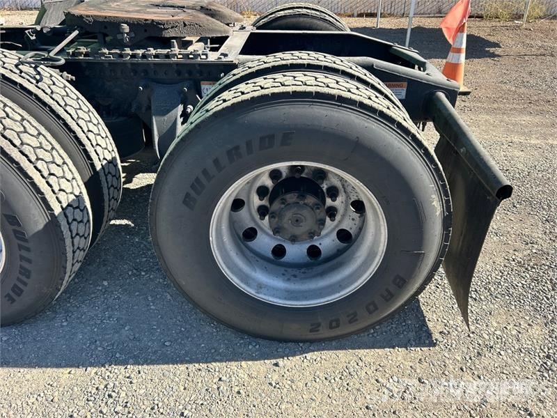 Freightliner Cascadia 126 T/A Sleeper Truck Tractor Vetopöytäautot
