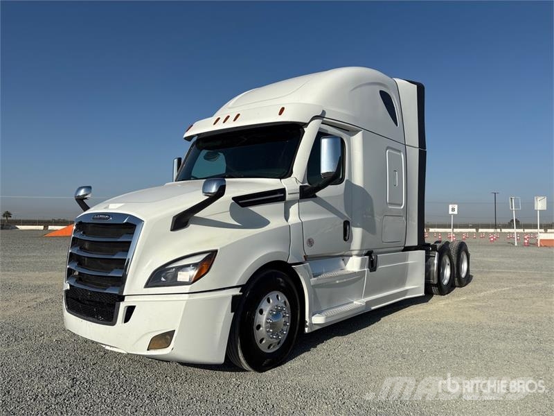 Freightliner Cascadia 126 6x4 T/A Sleeper Truck Tractor وحدات الجر