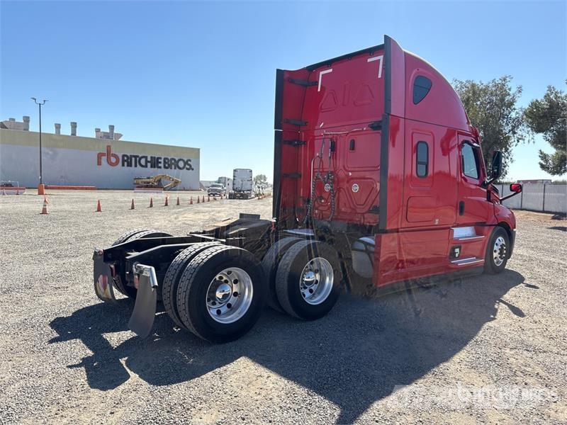 Freightliner Cascadia 126 6x4 T/A Sleeper Truck Tractor وحدات الجر