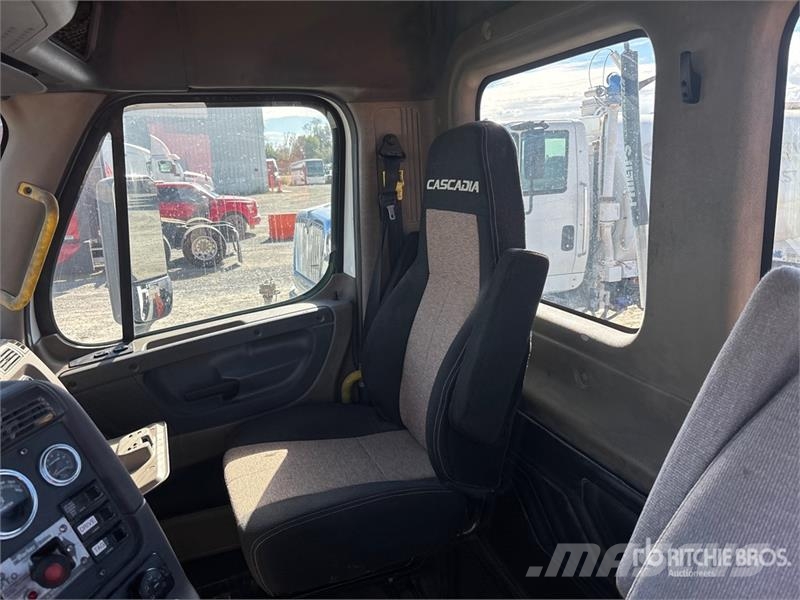 Freightliner Cascadia 125 Vilcēji