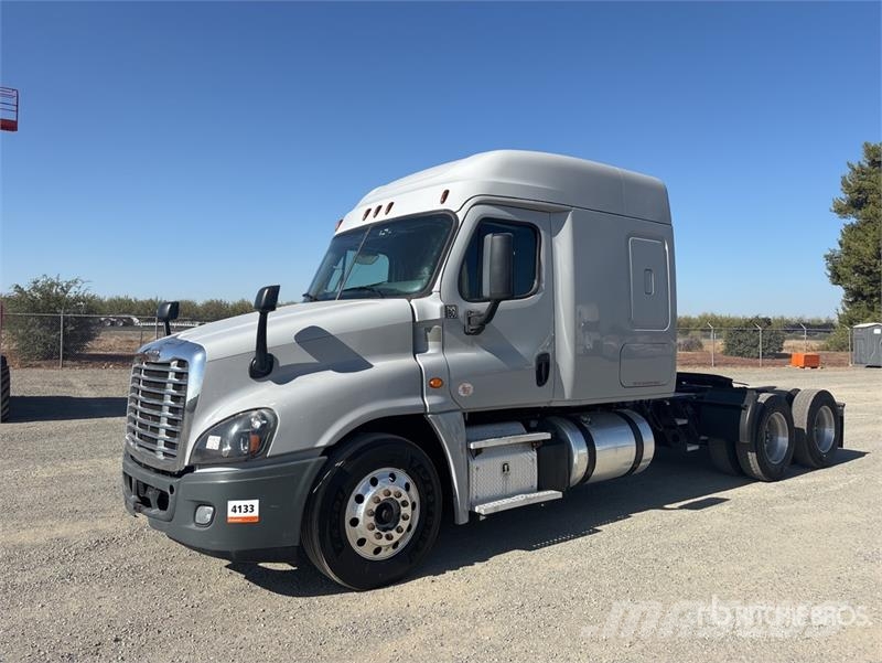 Freightliner Cascadia 125 6x4 T/A Sleeper Truck Tractor 曳引機組件