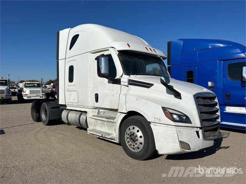 Freightliner Cascadia 6x4 T/A Sleeper Truck Tractor Тягачі