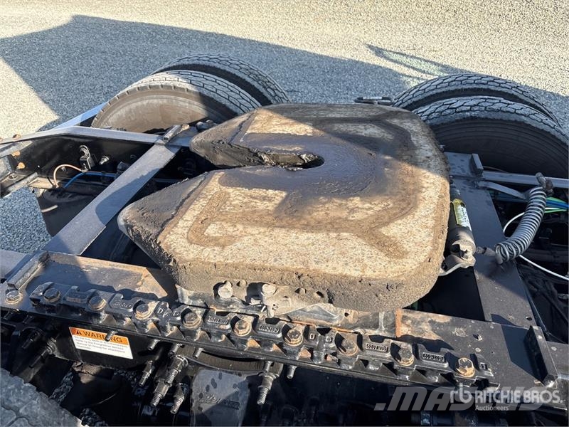Freightliner Cascadia 126 6x4 T/A Sleeper Truck Tractor وحدات الجر