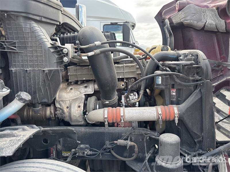 Freightliner Cascadia 126 6x4 T/A Sleeper Truck Tractor Motrici e Trattori Stradali