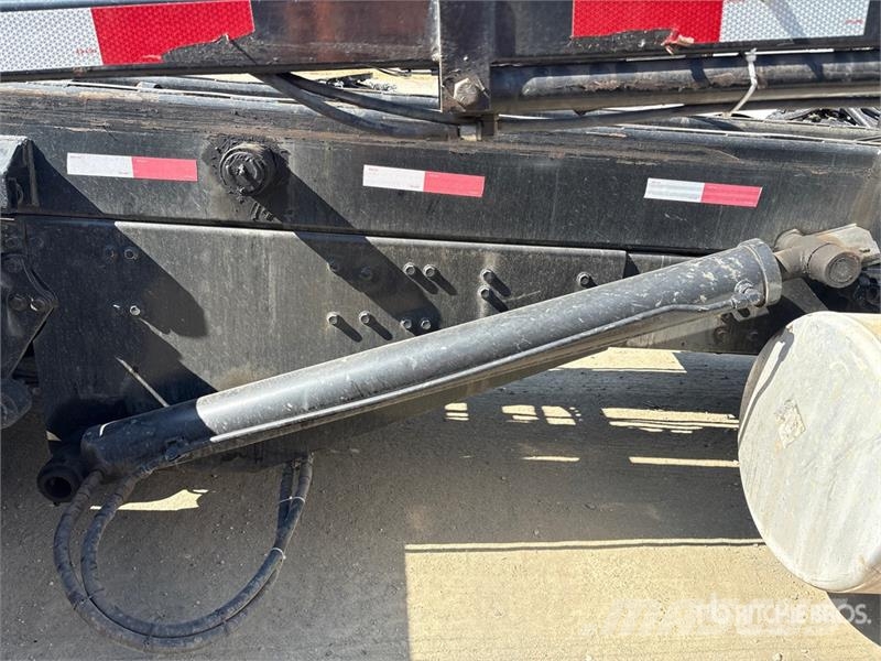 Freightliner Cascadia 125 6x4 Roll-Off Truck (Inoperable) شاحنات لوادر