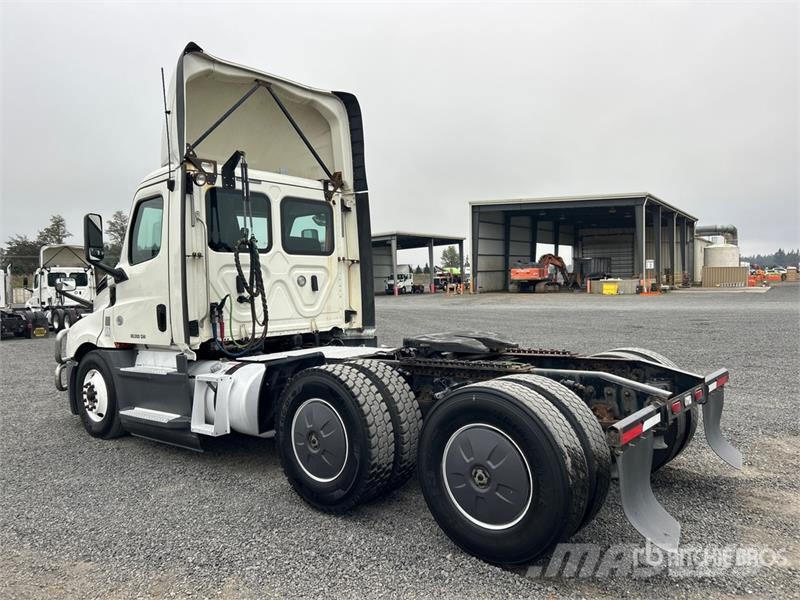 Freightliner Cascadia 126 وحدات الجر