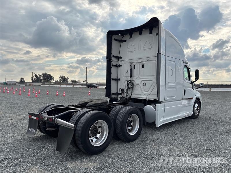 Freightliner Cascadia 126 Vilcēji