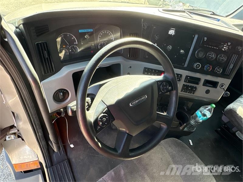 Freightliner Cascadia 126 6x4 T/A Sleeper Truck Tractor 트랙터 유닛