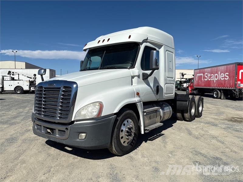 Freightliner Cascadia 125 6x4 T/A Sleeper Truck Tractor Motrici e Trattori Stradali