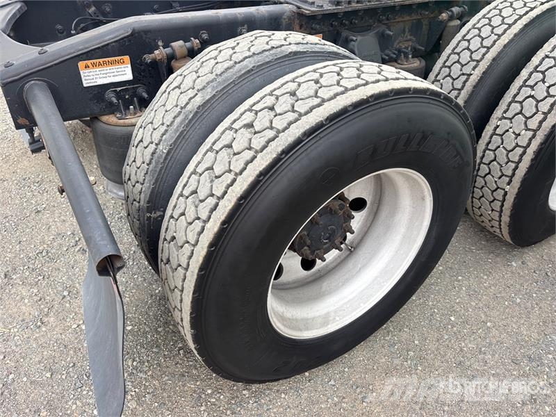 Freightliner Cascadia 126 T/A Sleeper Truck Tractor Prime Movers