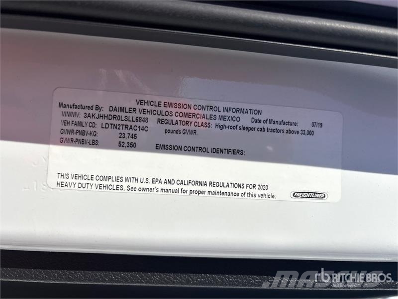 Freightliner Cascadia 126 6x4 T/A Sleeper Truck Tractor Trekkvogner