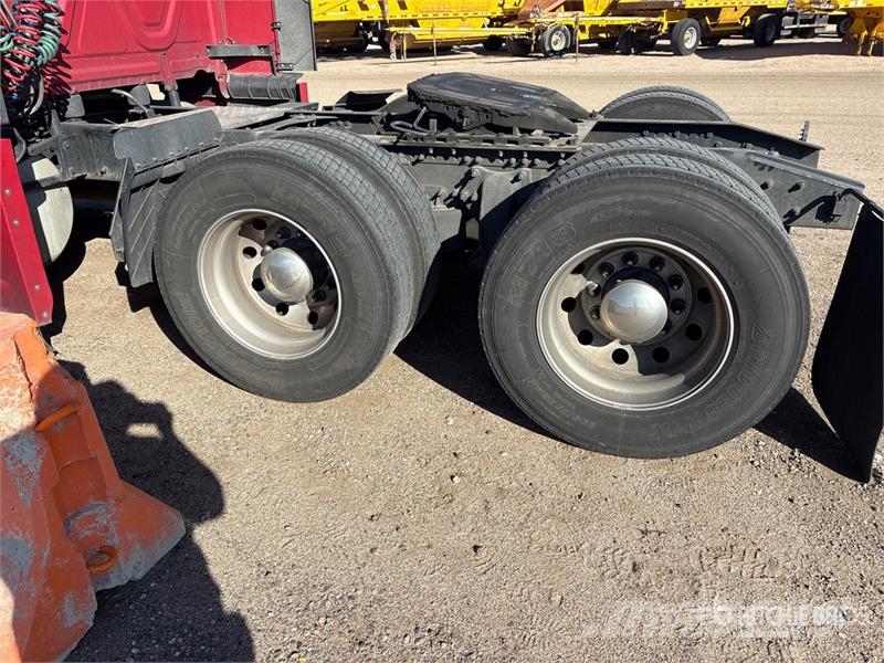 Freightliner Cascadia 126 6x4 T/A Sleeper Truck Tractor Vilcēji