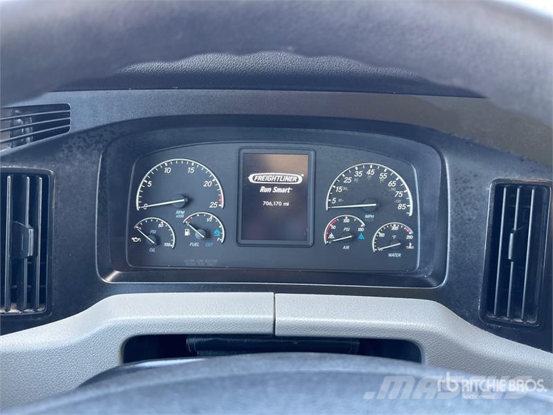 Freightliner Cascadia 126 6x4 T/A Sleeper Truck Tractor 트랙터 유닛