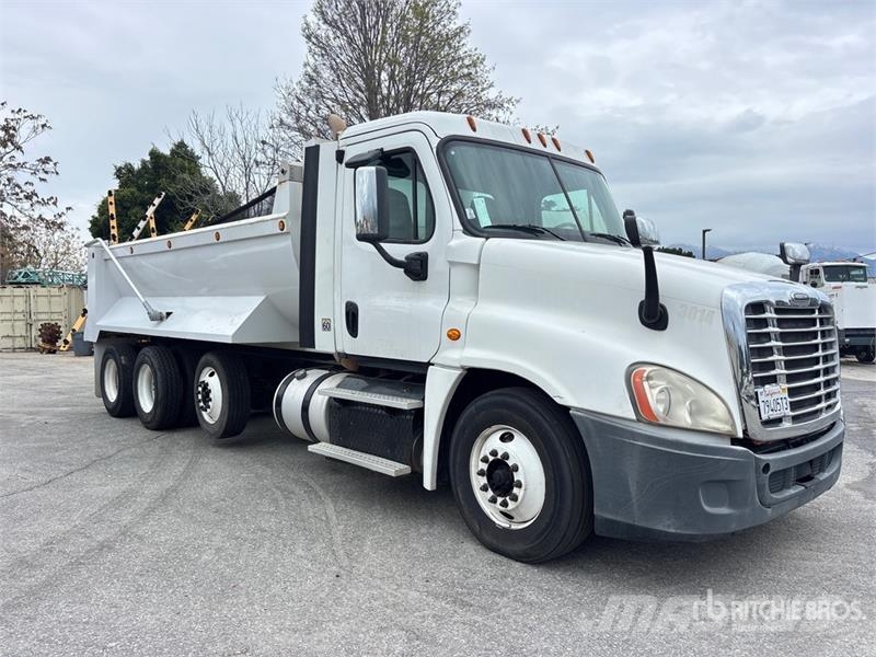 Freightliner Cascadia 125 8x4 Tri/A Dump Truck Самоскиди