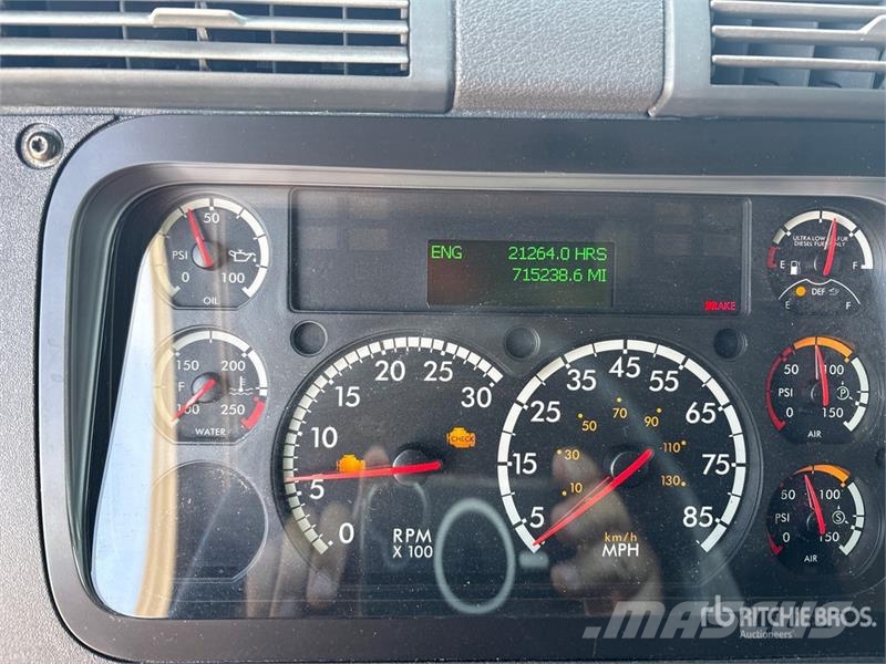 Freightliner Cascadia 125 6x4 T/A Sleeper Truck Tractor Тягачі