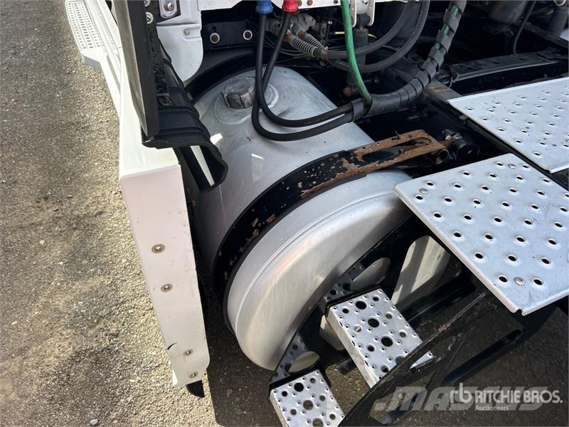 Freightliner Cascadia 126 6x4 T/A Sleeper Truck Tractor Влекачи