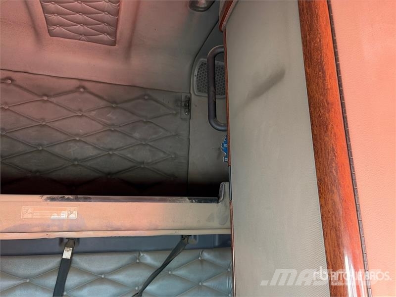 Freightliner Cascadia 125 6x4 T/A Sleeper Truck Tractor Tractores (camiões)