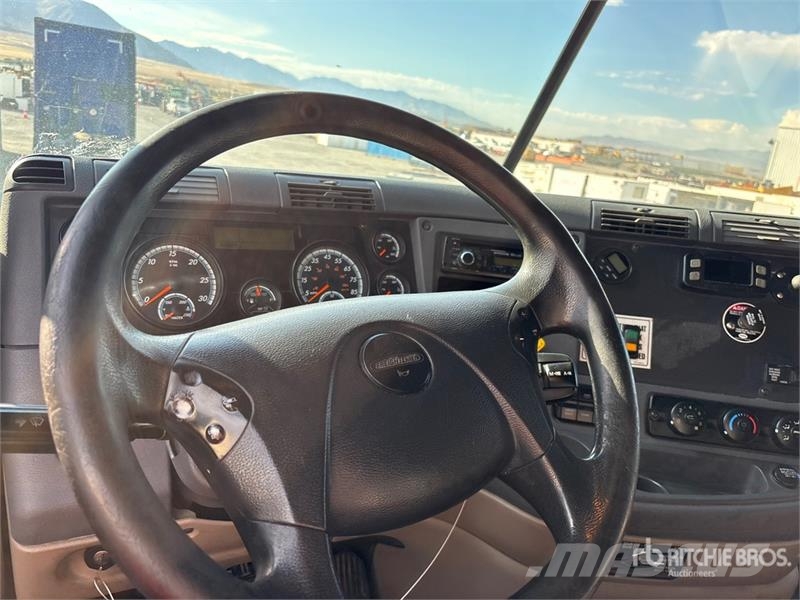 Freightliner Cascadia 125 6x4 T/A Sleeper Truck Tractor وحدات الجر