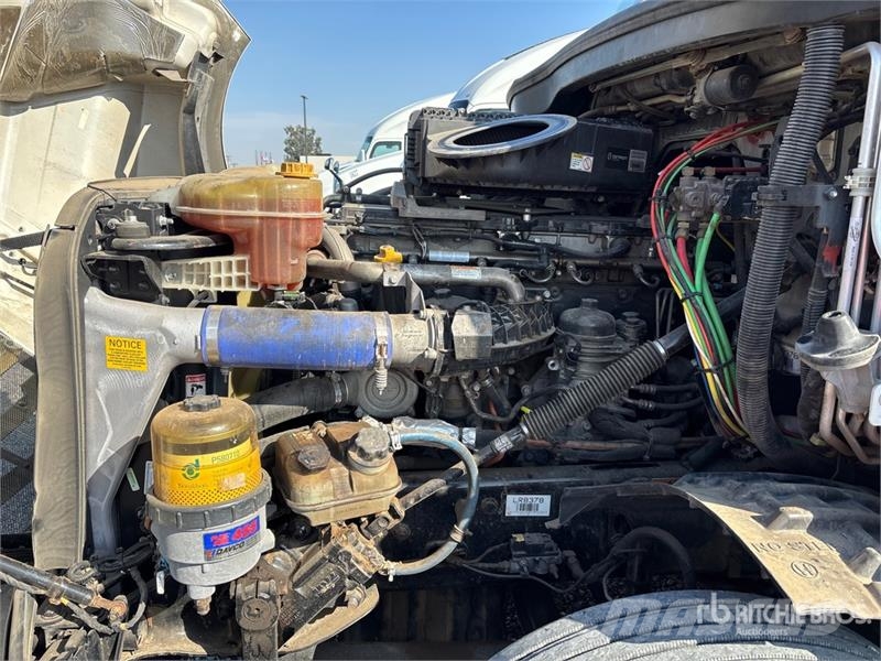 Freightliner Cascadia 126 6x4 T/A Sleeper Truck Tractor Vilcēji