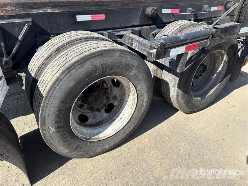 Freightliner Cascadia 125 6x4 Roll-Off Truck (Inoperable) شاحنات لوادر