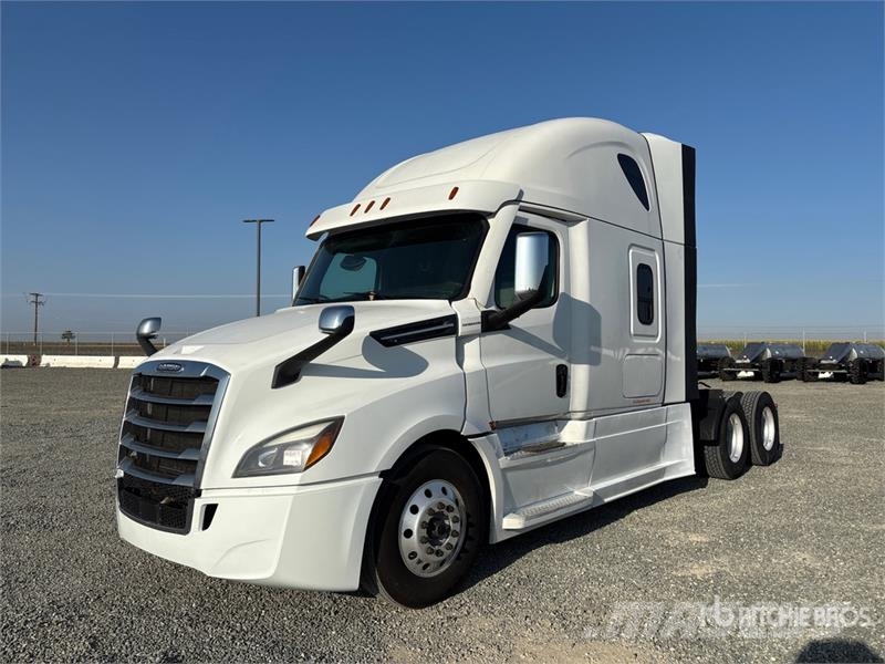 Freightliner Cascadia 126 6x4 T/A Sleeper Truck Tractor Nyergesvontatók