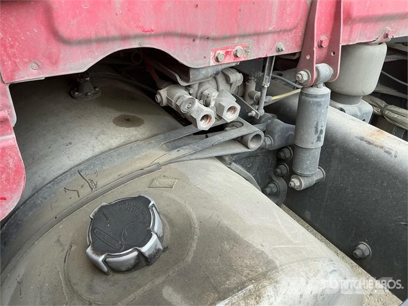 Freightliner Cascadia 126 6x4 T/A Sleeper Truck Tractor Тягачі