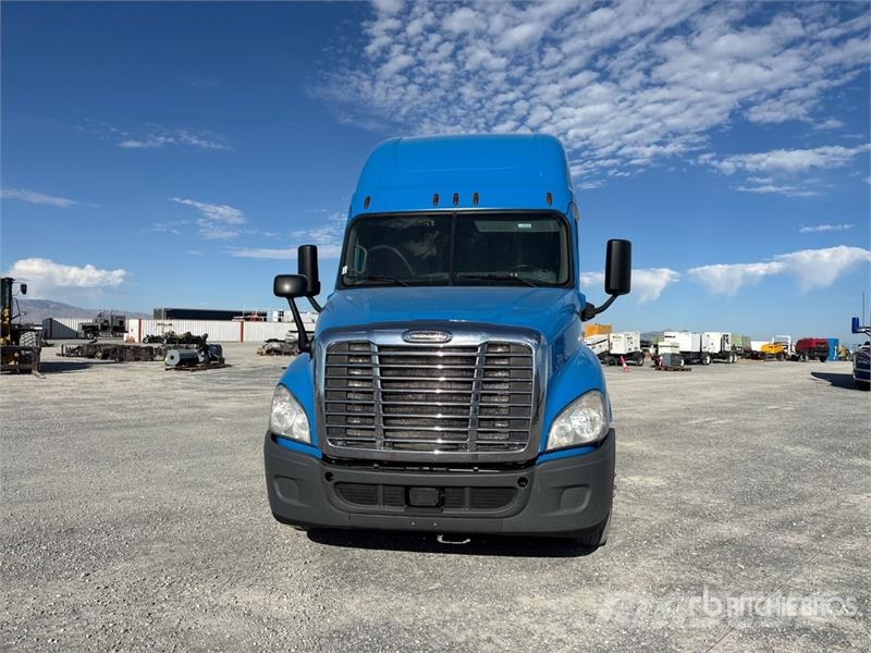 Freightliner Cascadia 125 6x4 T/A Sleeper Truck Tractor وحدات الجر