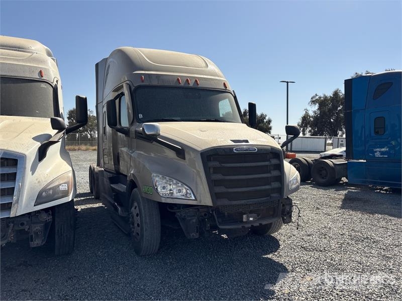 Freightliner Cascadia 126 6x4 T/A Sleeper Truck Tractor Vilcēji