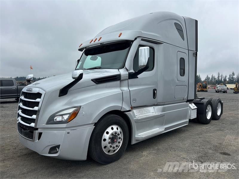 Freightliner Cascadia 126 6x4 T/A Sleeper Truck Tractor Vlačilci