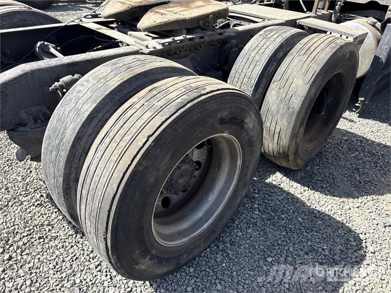 Freightliner Cascadia 126 6x4 T/A Sleeper Truck Tractor Vilcēji