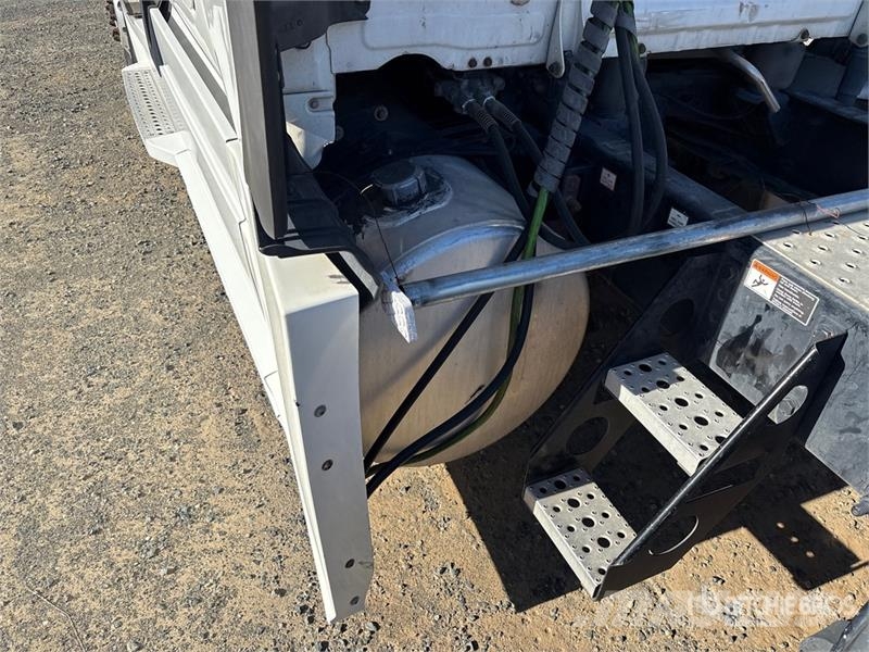 Freightliner Cascadia 126 6x4 T/A Sleeper Truck Tractor Седельные тягачи