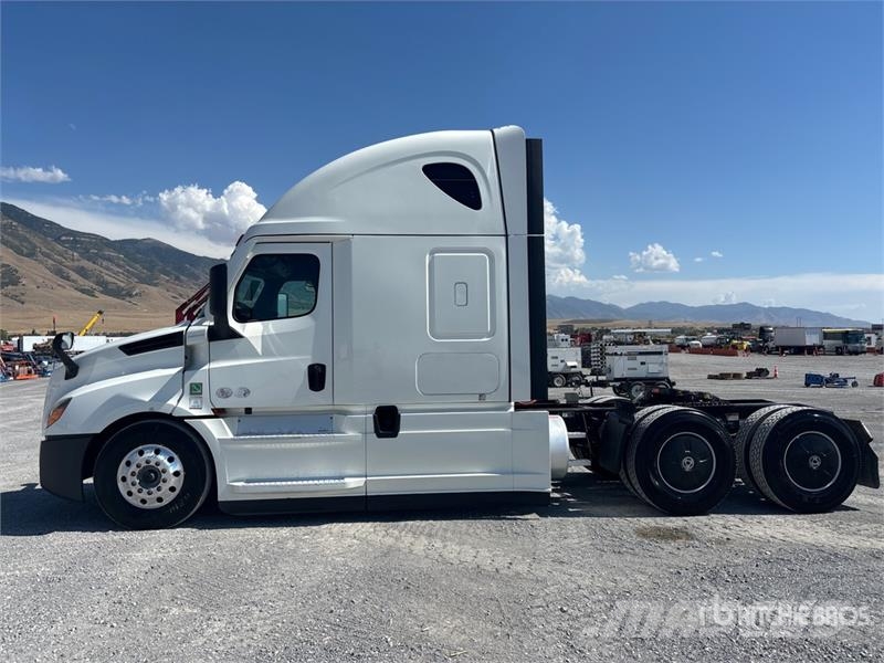 Freightliner Cascadia 126 6x4 T/A Sleeper Truck Tractor Sattelzugmaschinen