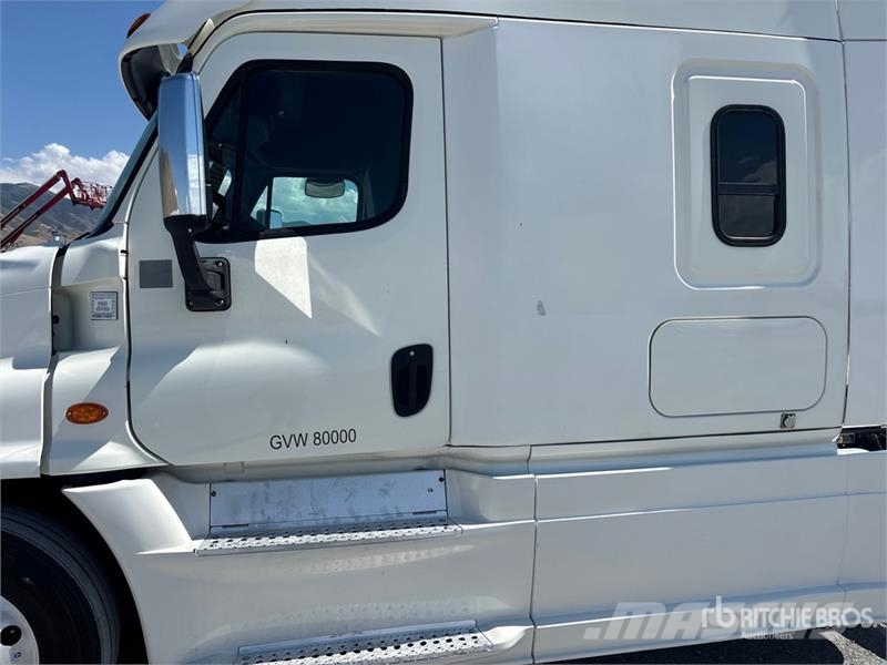 Freightliner Cascadia 125 6x4 T/A Sleeper Truck Tractor Тягачі