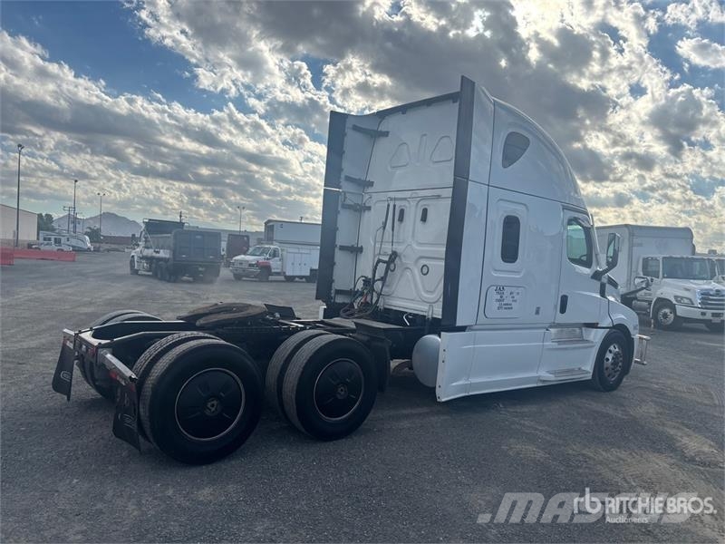 Freightliner Cascadia 126 6x4 T/A Sleeper Truck Tractor Tractor Units